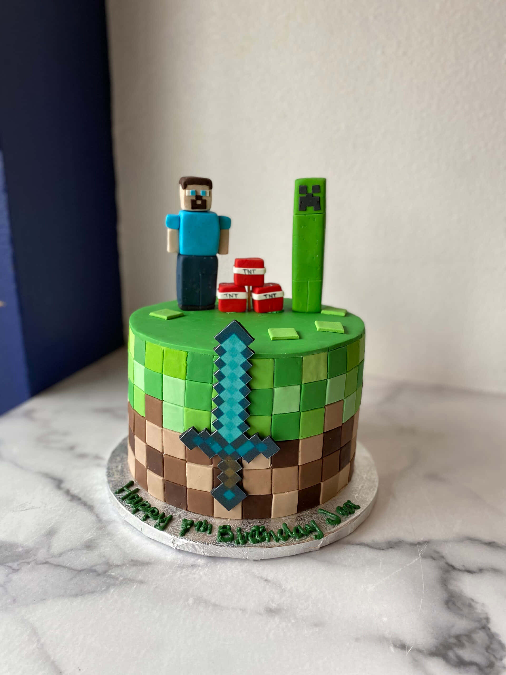 किसी भी आयोजन को रोशन करने के लिए विभिन्न प्रकार के अनोखे Minecraft केक वॉलपेपर