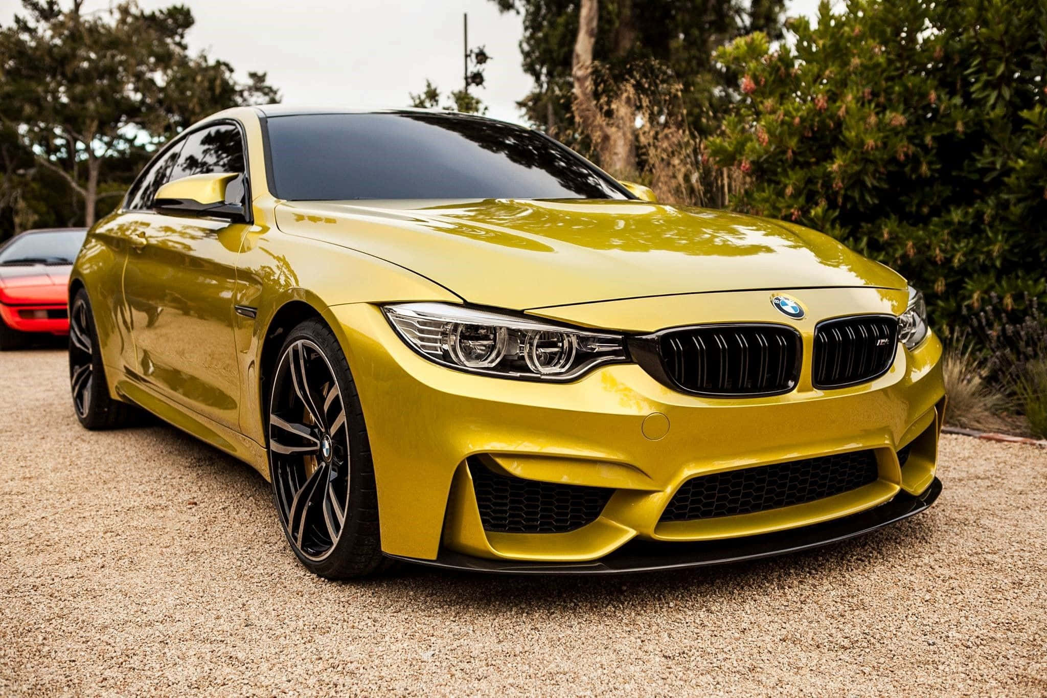 गोल्ड BMW लक्ज़री कार वॉलपेपर