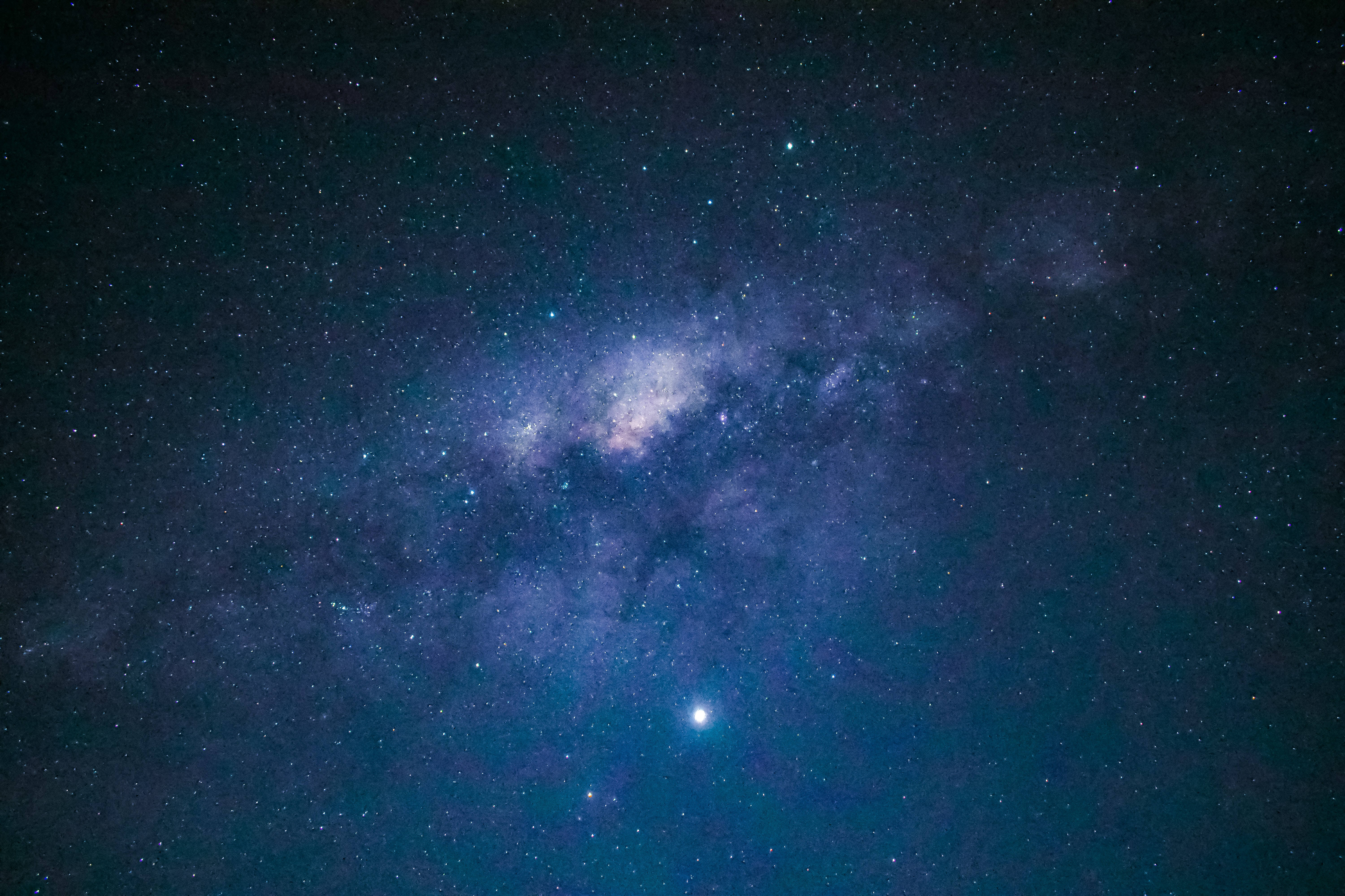 चमकीला तारों भरा आसमान वॉलपेपर