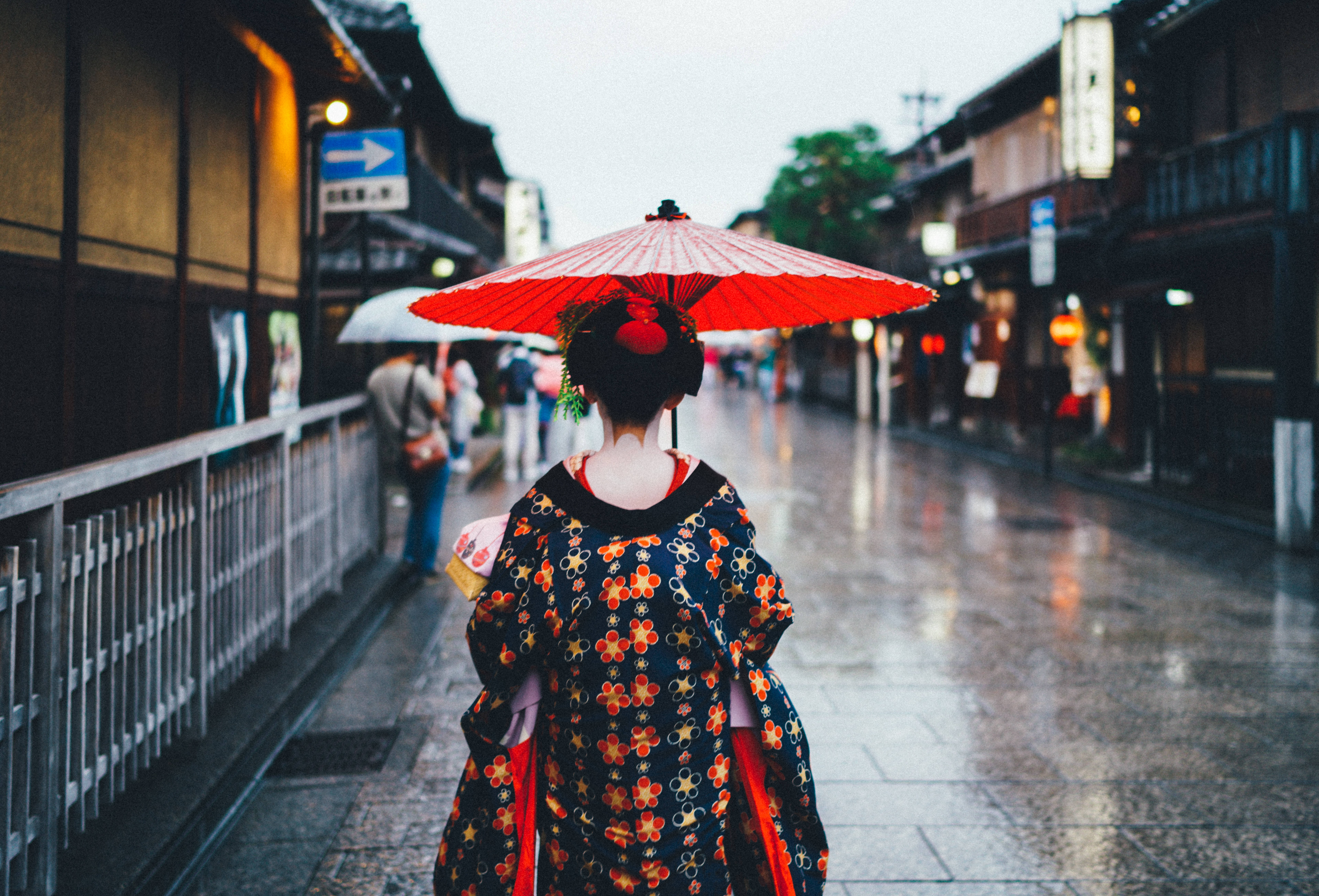 जापानी एचडी बारिश में गीशा — Japan GIF वॉलपेपर
