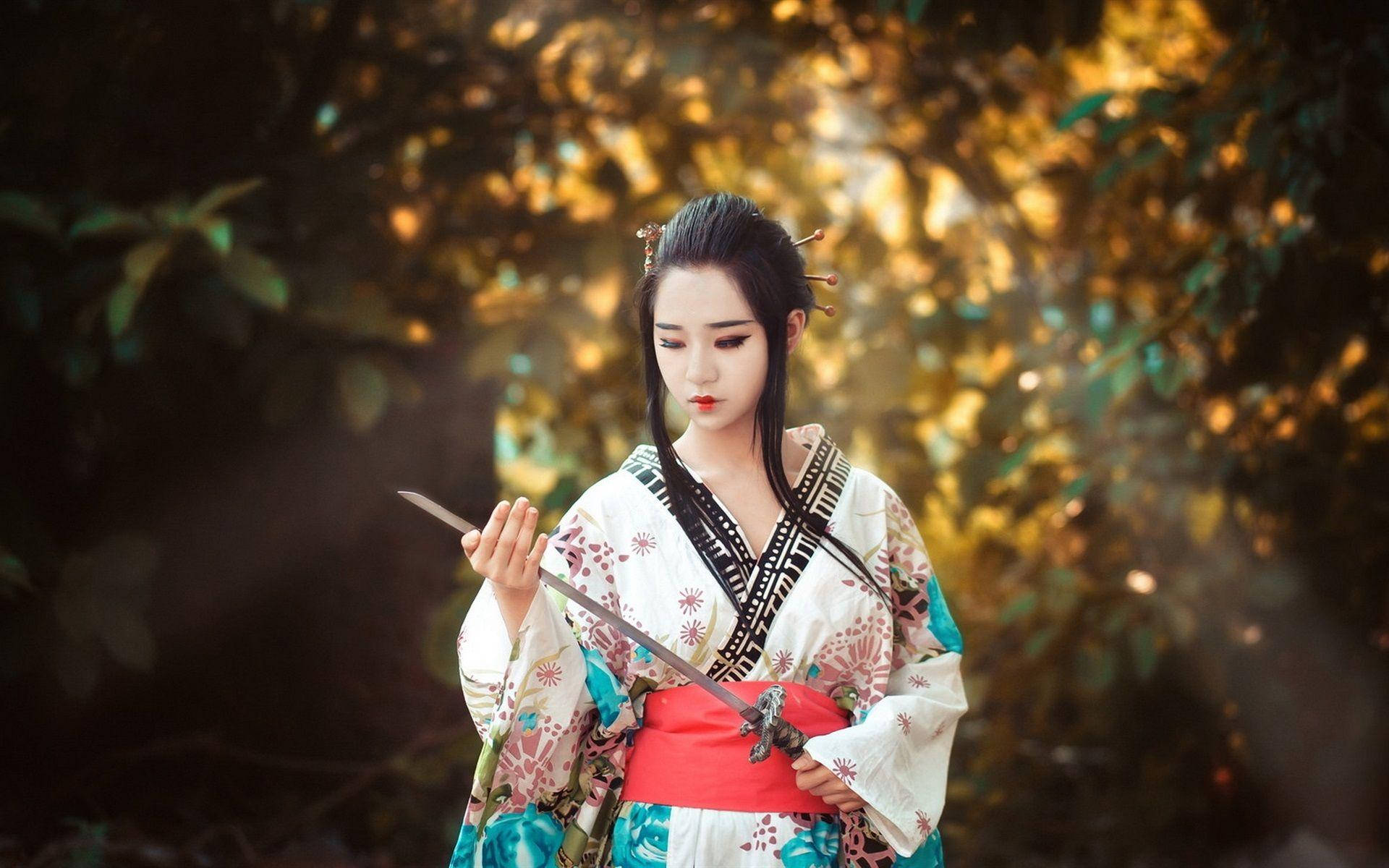 जापानी लड़की तलवार के साथ — Japan GIF वॉलपेपर
