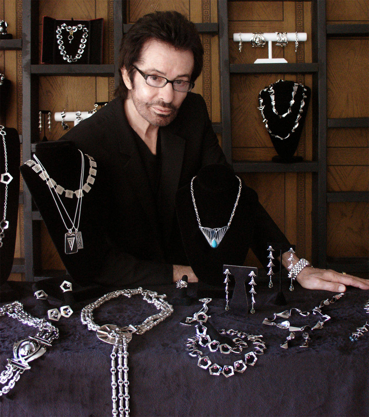 जॉर्ज चाकिरिस संग्रह चांदी के आभूषण वॉलपेपर