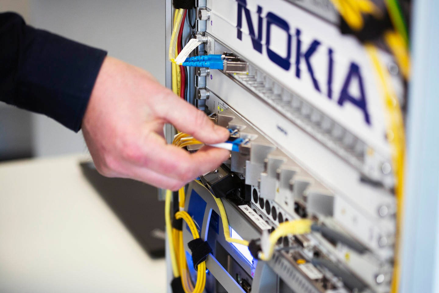 तकनीशियन Nokia अल्ट्रा-हाई-स्पीड ब्रॉडबैंड वॉलपेपर