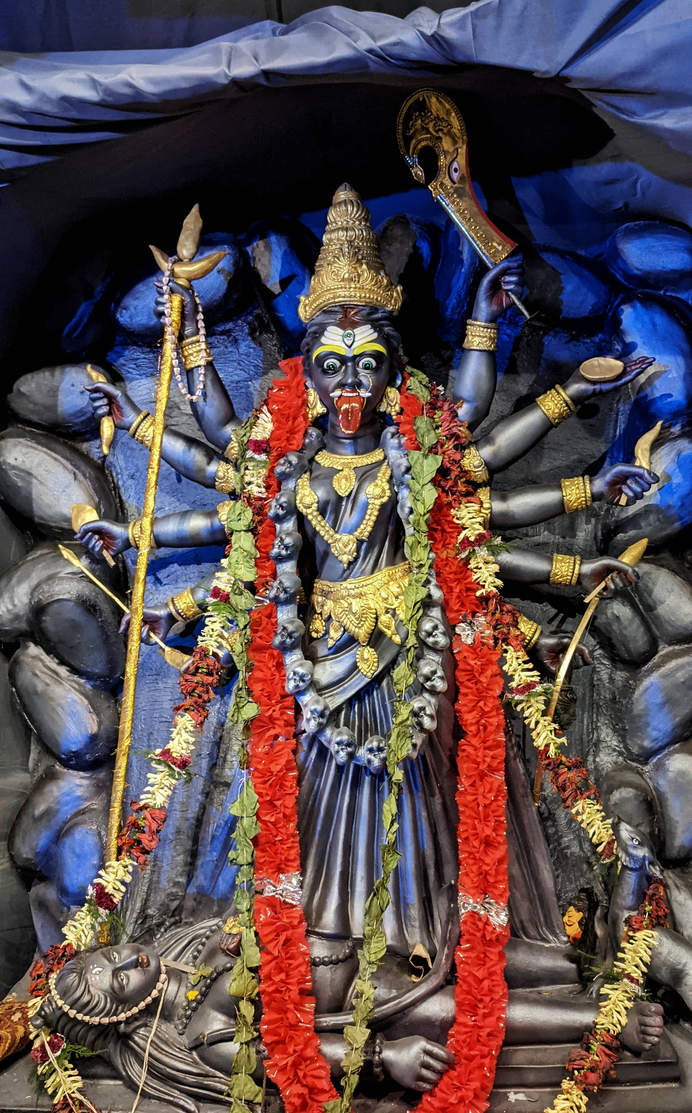 देवी काली लाल माला वॉलपेपर