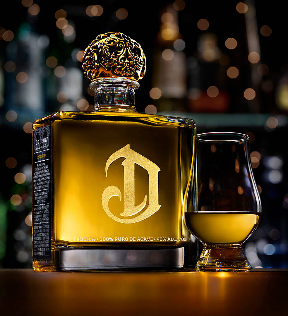 प्रीमियम Deleon Gold Tequila - उच्च जीवन का टोस्ट वॉलपेपर