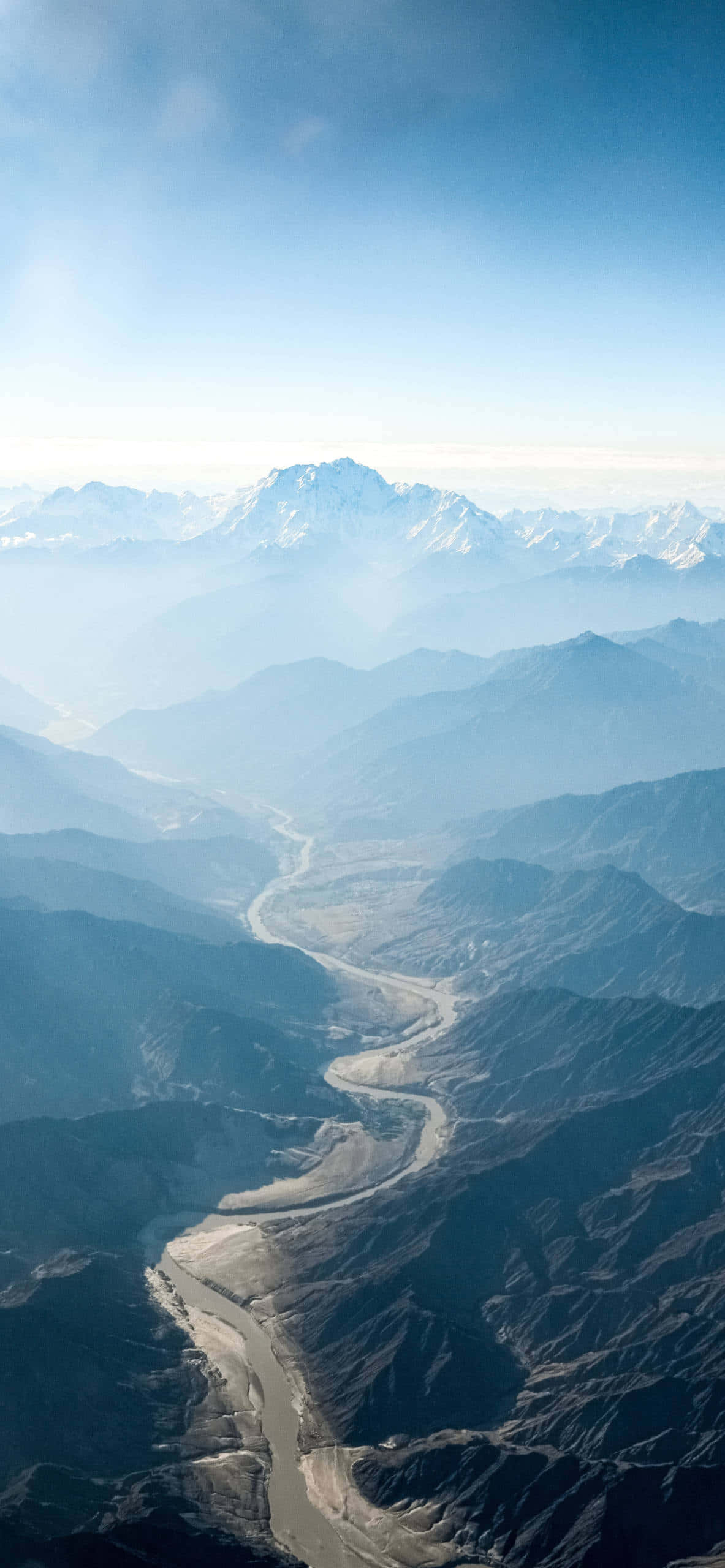 बर्फ से ढके हिमालय का भव्य दृश्य वॉलपेपर