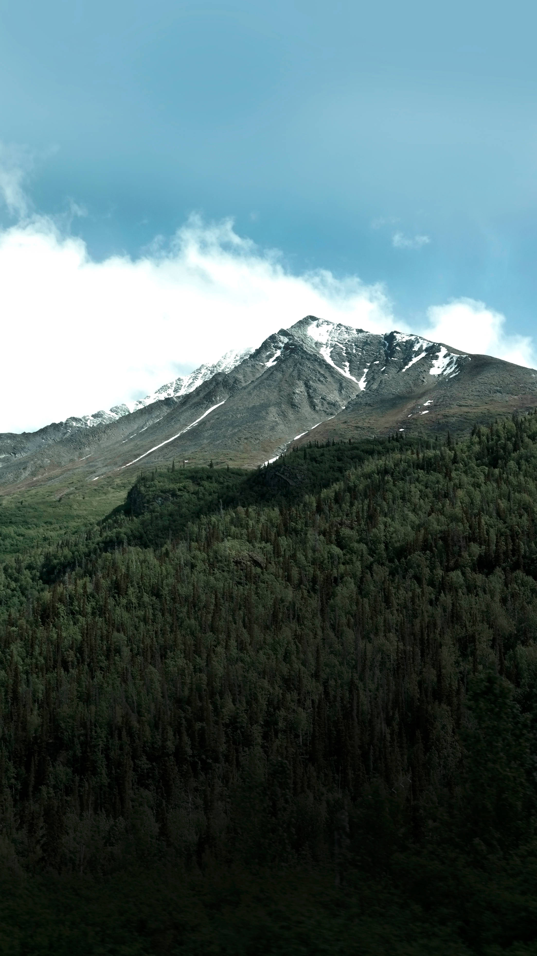 बर्फीला अंधेरा पहाड़ आईफोन वॉलपेपर
