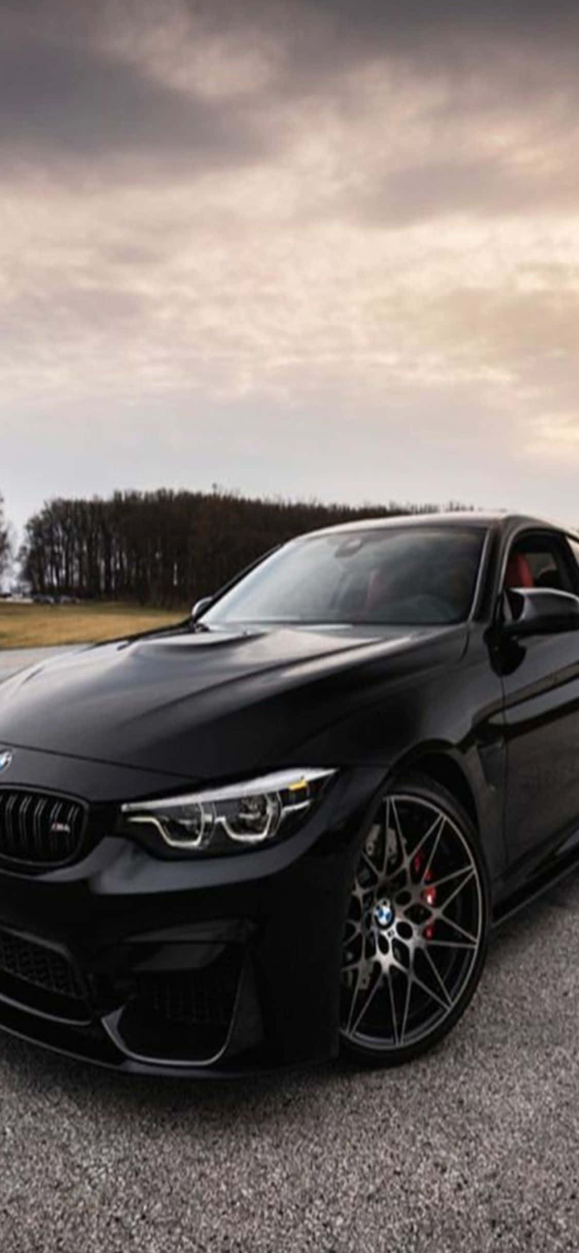 BMW M4 Coupe और iPhone X: पूरी तरह से मेल खाते हैं वॉलपेपर