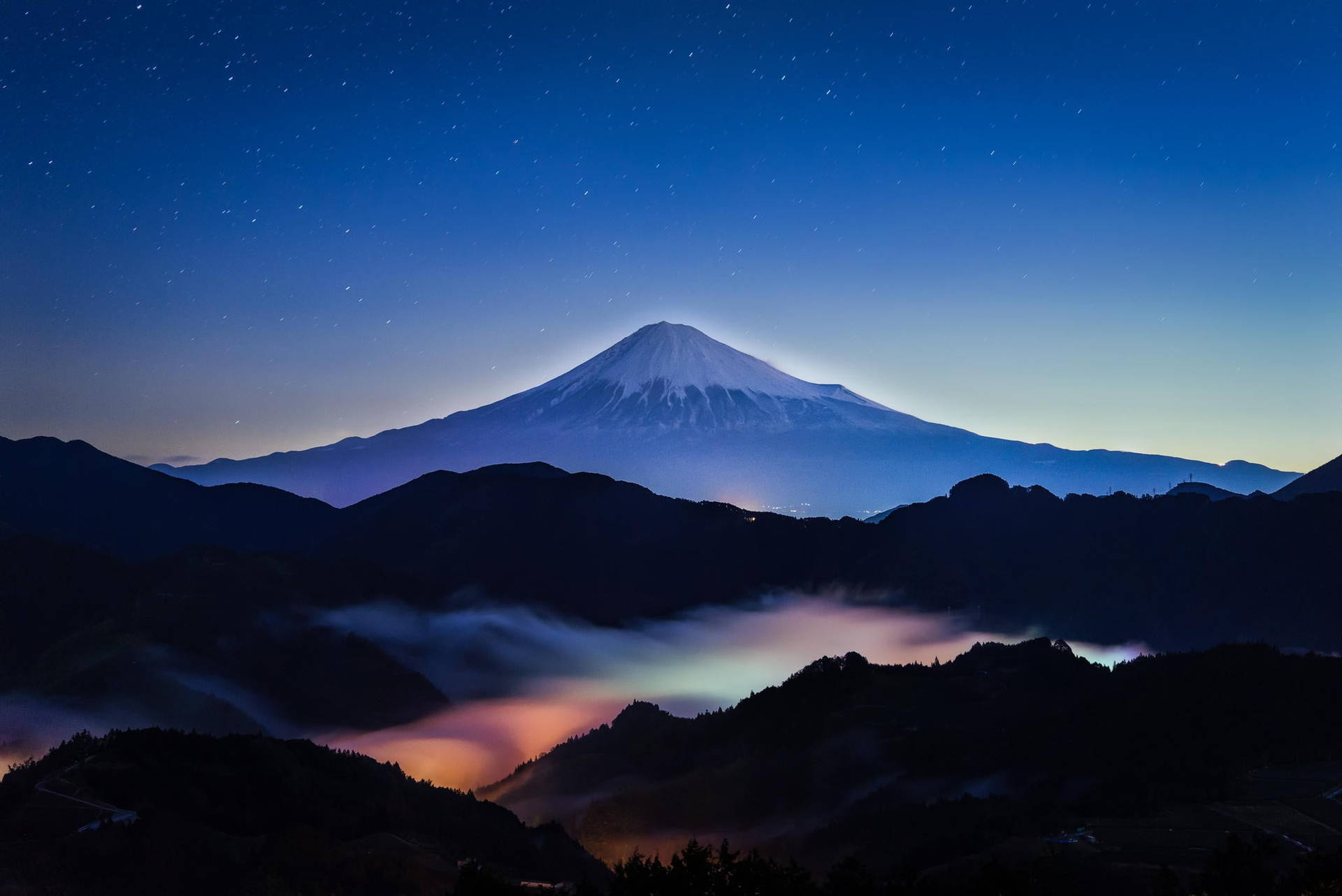 माउंट फ़ूजी जापान 4K रात के समय — Japan GIF वॉलपेपर