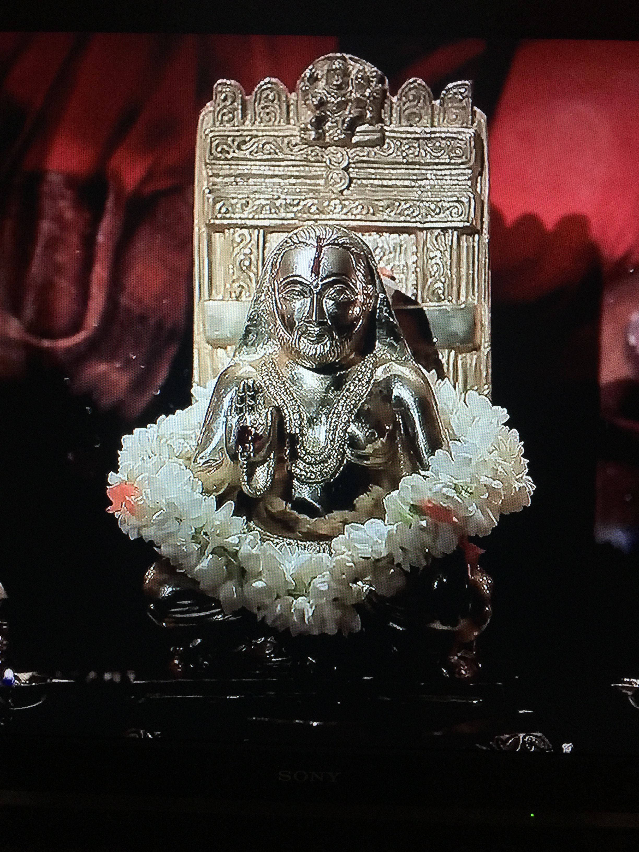 राघवेंद्र सिल्वर एस्थेटिक स्टैच्यू वॉलपेपर