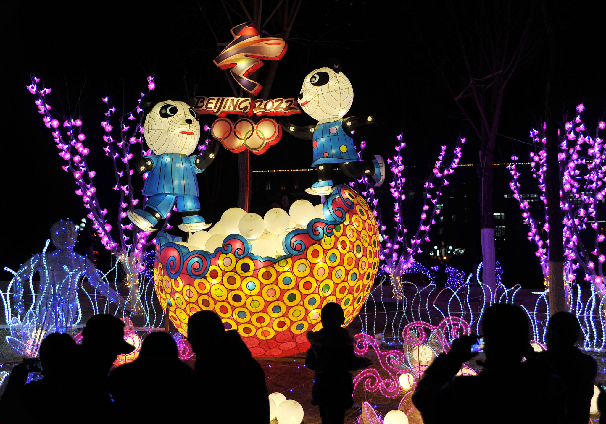 शीतकालीन ओलंपिक में एक रोमांचक कर्लिंग मैच वॉलपेपर