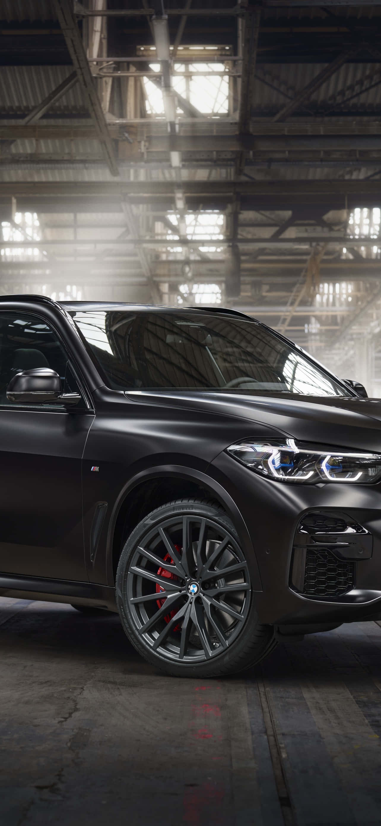सड़क पर प्रभावशाली शक्तिशाली BMW X6 M वॉलपेपर