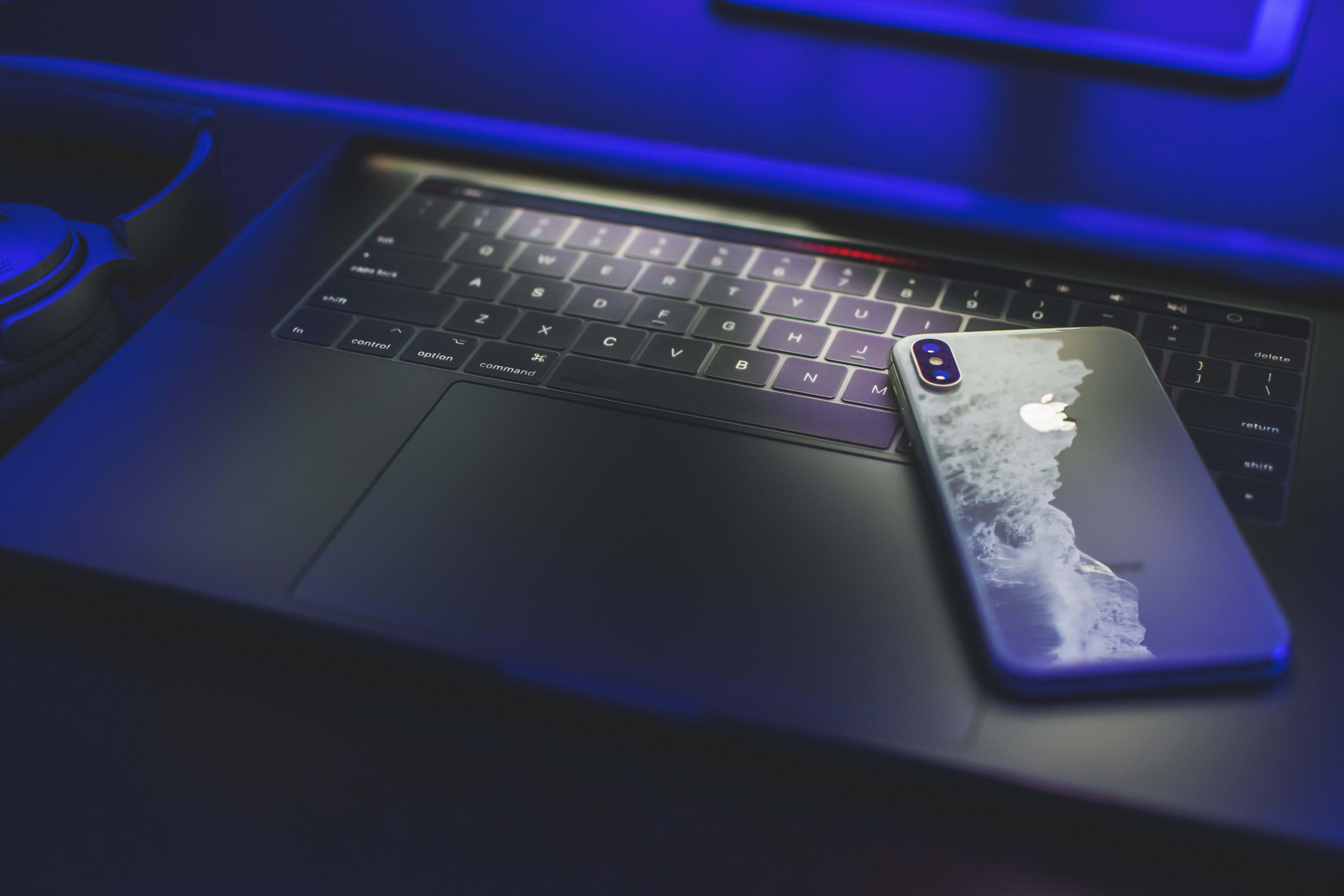 सुंदरता और शक्ति का सही संयोजन; एस्थेटिक मैकबुक! वॉलपेपर