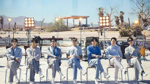 BTS डेस्कटॉप वाद्ययंत्रों के सामने बैठे — बीटीएस डेस्कटॉप वॉलपेपर