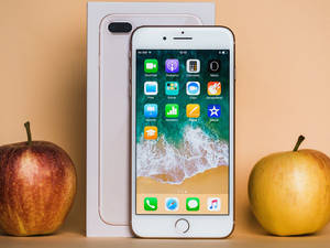 iPhone 8 सेब के साथ