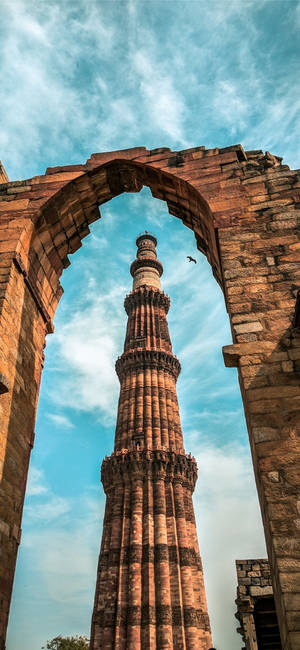 दिल्ली कुतुब मीनार आर्च वॉलपेपर — आईफोन 17ई वॉलपेपर