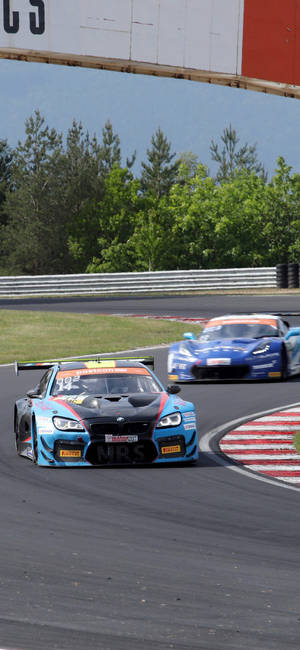 नीला BMW M6 GT3 रेस कार आईफोन — गैलेक्सी S24+ वॉलपेपर