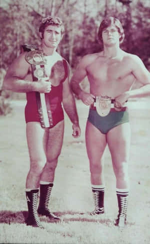 पहलवान Bob Armstrong और Robert Fuller विंटेज फुल शॉट — 荣耀 Pad X8b वॉलपेपर